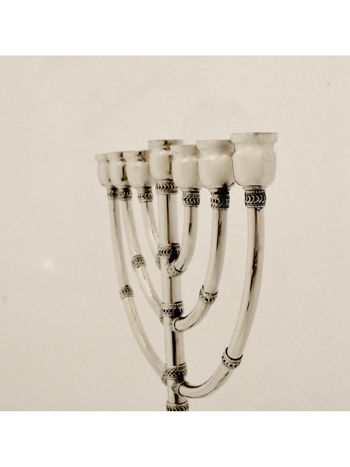 חנוכיית כסף עם פיליגרן תימני מסורתי , מתנות לחנוכה , א